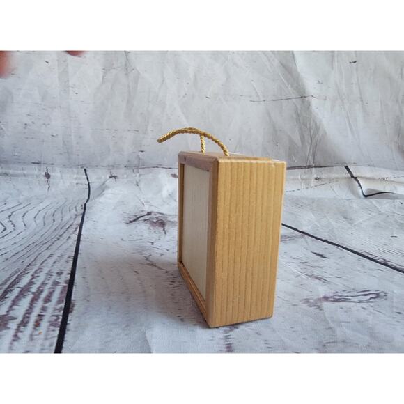 Vintage Handmade Nativity Box from Spain 1984 Christmas Ornament - Picture 4 of 7